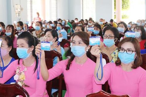 Hội LHPN thị trấn Quảng Phú: Chú trọng xây dựng gia đình phụ nữ dân tộc thiểu số bình đẳng, tiến bộ