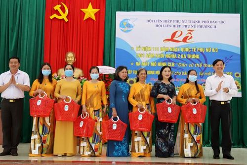 Tặng 950 làn nhựa cho chị em nhân ngày Quốc tế Phụ nữ