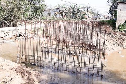 Cần đẩy nhanh tiến độ thi công, giải phóng mặt bằng tại một công trình giao thông ở Triệu Phong