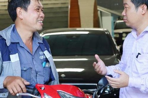 Gặp người shipper nghèo gây tai nạn không bị bắt đền còn được chủ Mercedes tặng xe mới