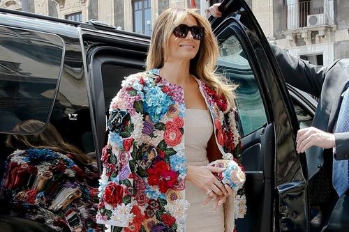 Bà Melania bị gọi là 'vợ cảnh' của ông Trump