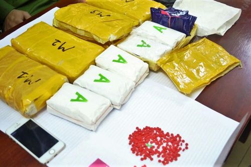 Bị bắt khi đi giao hộ 30.000 viên ma túy