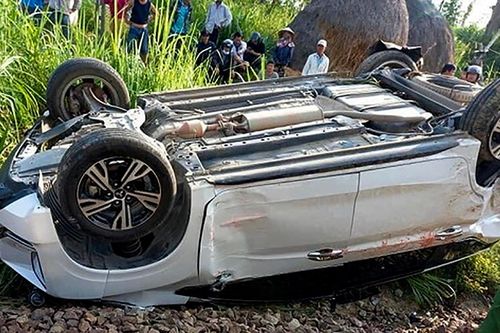 Cục Đường sắt đề nghị làm rõ vụ tàu hỏa tông ôtô khiến bé trai tử vong