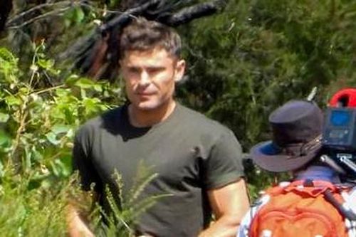 Zac Efron quay phim cùng bạn gái