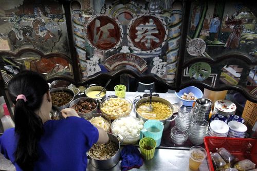 'Quán chè ma' hơn 80 năm tuổi ở TP.HCM