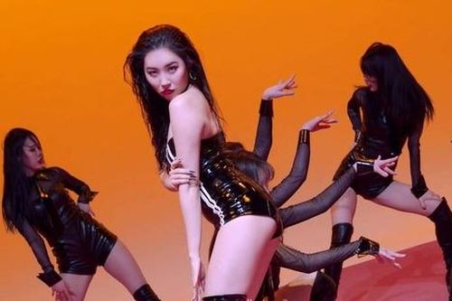 Đằng sau màn vũ đạo gợi cảm của Sunmi