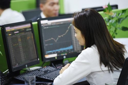 'Chợ lớn chứng khoán' tắc nghẽn, nhà đầu tư quay lưng