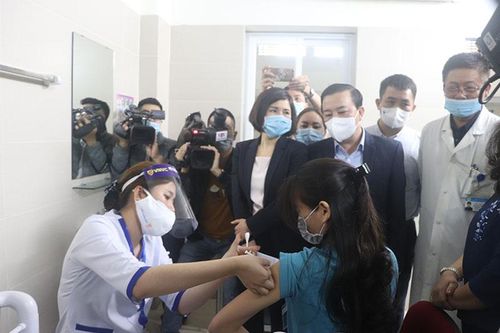 Hà Nội ngày đầu triển khai tiêm vaccine Covid-19