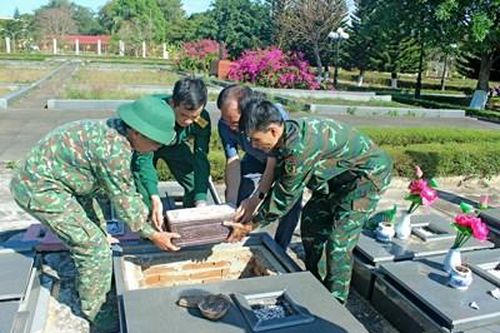 Quân đoàn 3 tiếp tục quy tập được hài cốt liệt sĩ tại làng Doch 1