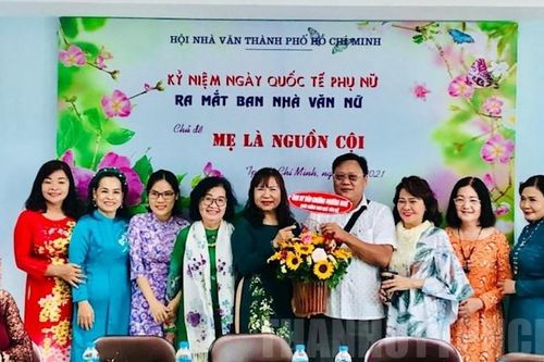 Hội nhà văn TPHCM ra mắt Ban Nhà văn nữ nhiệm kỳ 2020 - 2025