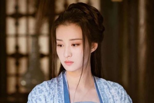 Vị phi tần đang được Hoàng đế sủng ái, lại bị gả cho tướng quân
