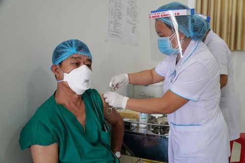 61 cán bộ, nhân viên y tế tại Bệnh viện dã chiến tỉnh Gia Lai được tiêm vắc xin Covid-19