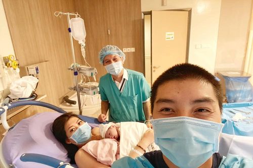 Ngọc Trai 'Kính vạn hoa' hạnh phúc khoe làm bố lần 2