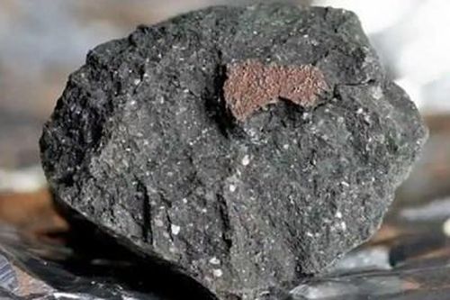 Tìm thấy thiên thạch cực hiếm già hơn tuổi Trái đất rơi xuống nước Anh