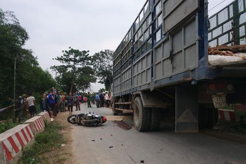Người phụ nữ tử vong thương tâm dưới bánh xe tải