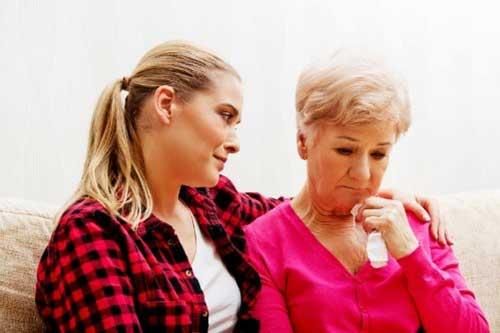 Những cách để sống chung với mẹ chồng thật dễ dàng