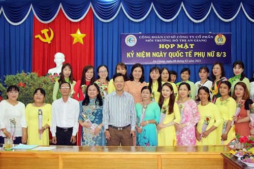 Công đoàn Công ty Cổ phần Môi trường đô thị An Giang họp mặt kỷ niệm ngày Quốc tế phụ nữ 8-3