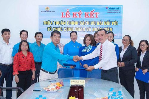 TP. Long Xuyên ký kết thực hiện các chính sách ưu đãi đối với công đoàn
