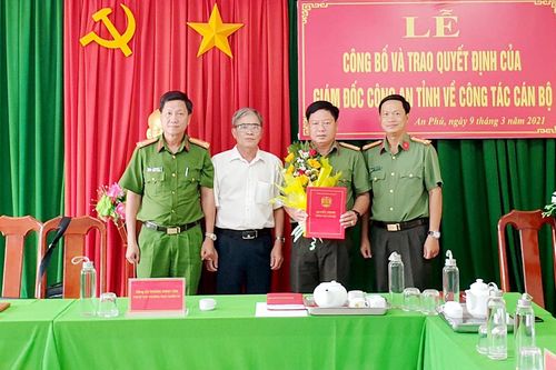 Công an tỉnh An Giang trao quyết định cán bộ