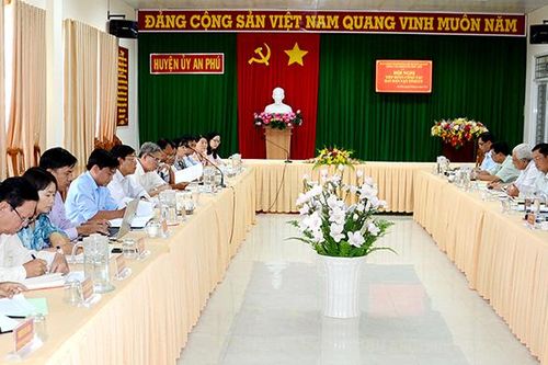 Ban Dân vận Tỉnh ủy An Giang làm việc với Huyện ủy An Phú về công tác dân vận của Đảng