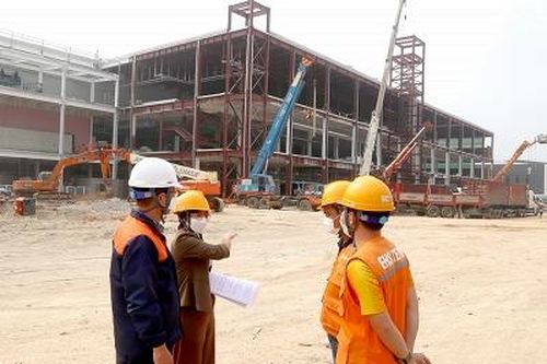 Nhộn nhịp công trường xây dựng