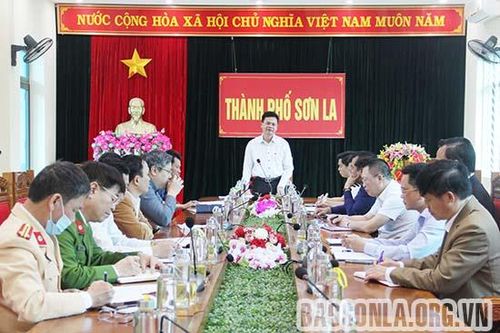 Điều chỉnh khung giờ vận chuyển đất đổ thải, đất san lấp mặt bằng các dự án dọc suối Nậm La