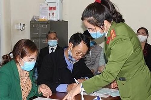 Những nữ chiến sĩ Công an vì nhân dân phục vụ