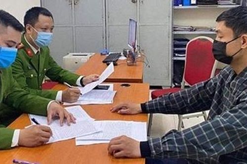 Đối tượng truy nã làm giả hóa đơn, chiếm đoạt 5,5 tỷ đồng ra đầu thú