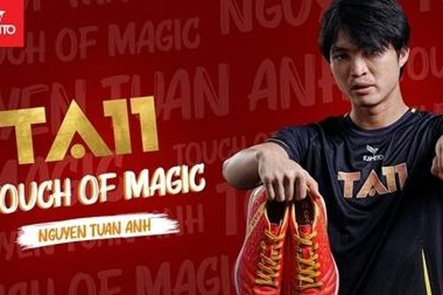 Tuyển thủ Tuấn Anh ra mắt mẫu giày đặc biệt mang tên mình
