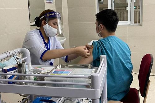 Phản ứng sau tiêm vắc xin phòng Covid-19 của AstraZeneca