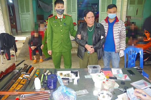 Bắt đối tượng mua bán trái phép ma túy, cất giấu nhiều súng đạn