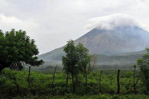 Núi lửa San Cristobal 'ầm ầm' phun khói bụi cao 17 km