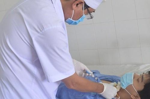 Cần Thơ: Bị đứt đôi khí quản được cứu sống may mắn