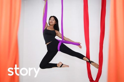 Cô gái TP.HCM bỏ việc nghìn USD về dạy yoga bay