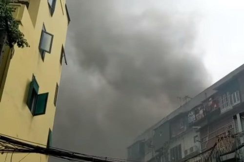 Cháy nhà trong phố cổ Hà Nội