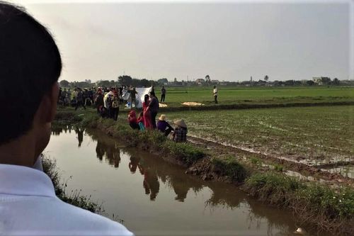 Hai thanh niên tử vong ở cánh đồng
