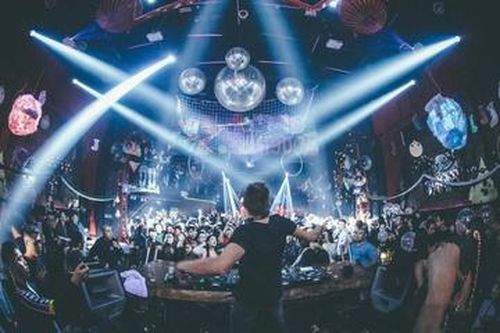 Quảng Ninh cho phép mở quán karaoke, rạp chiếu phim từ ngày 11/3