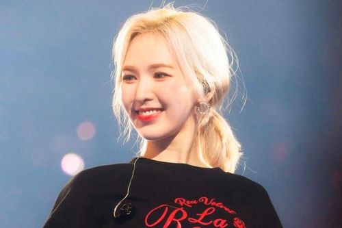 Wendy của Red Velvet ra mắt sản phẩm solo