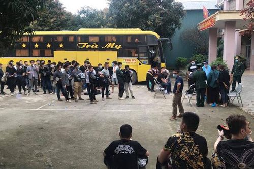 Phát hiện xe khách chở 53 người Trung Quốc nhập cảnh trái phép