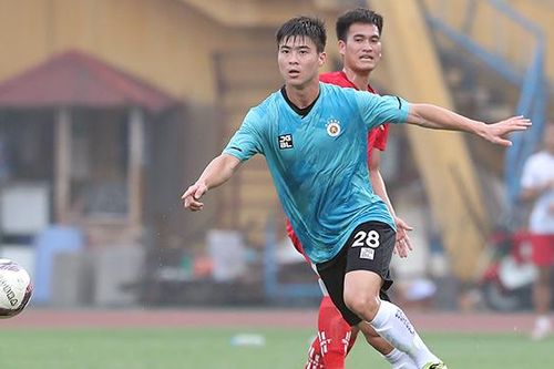 HLV Park Hang Seo nhăn trán vì hàng thủ
