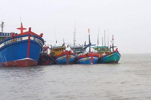 Cứu bảy ngư dân tàu cá bị chìm ở Cà Mau