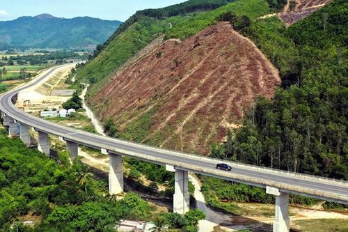 Đẩy nhanh tiến độ khớp nối cao tốc Cam Lộ - La Sơn - Túy Loan