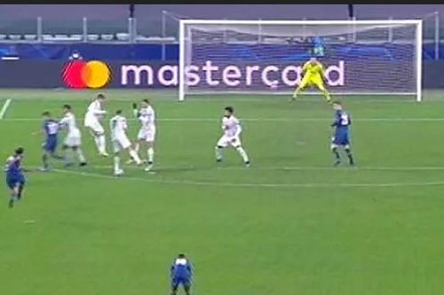 Phút bất cẩn của Ronaldo khiến Juventus ngậm ngùi rời Champions League