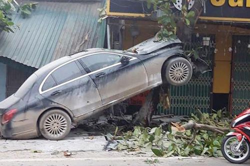 Tá hỏa loạt ôtô 'cam kết' không tai nạn rao bán trên thị trường