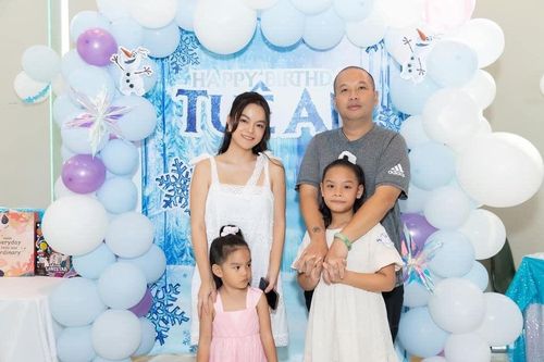 Phạm Quỳnh Anh cùng đạo diễn Quang Huy tổ chức sinh nhật cho con gái