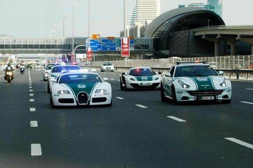 Choáng ngợp bộ sưu tập xe sang của cảnh sát xứ giàu có Dubai