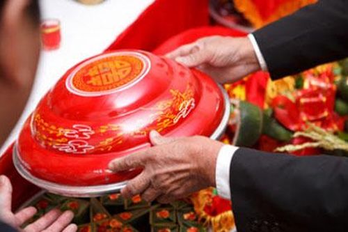Ly hôn sau 10 năm chung sống, chồng kiên quyết đòi lại vàng cưới
