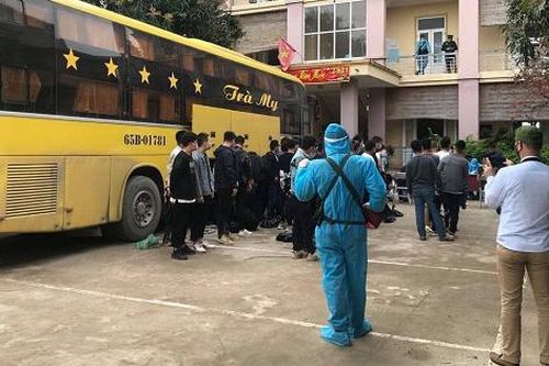 Nghệ An: Phát hiện xe chở 53 người Trung Quốc nhập cảnh trái phép