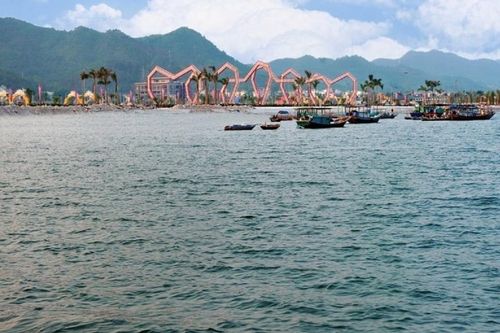 Quảng Ninh: Xử phạt doanh nghiệp tự ý đổ đất lấn vịnh Bái Tử Long
