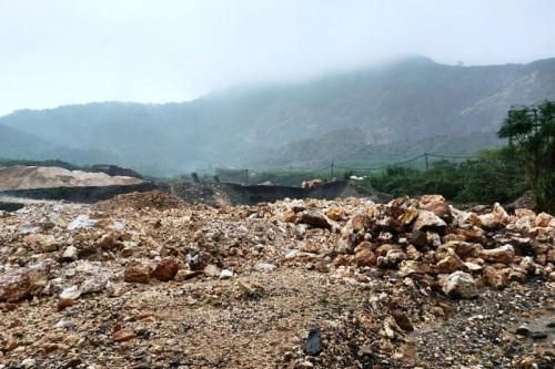 'Xẻ thịt' đồi núi ở Hà Tĩnh để khai thác trái phép đá Thạch Anh